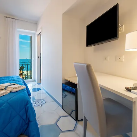 Caruso Sea View Vendégház 4*