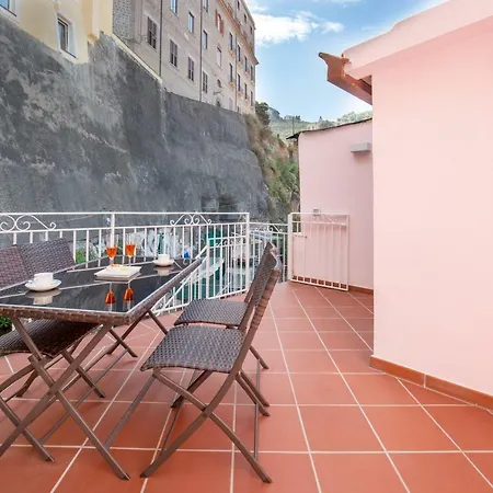 Caruso Sea View Pensión 3*