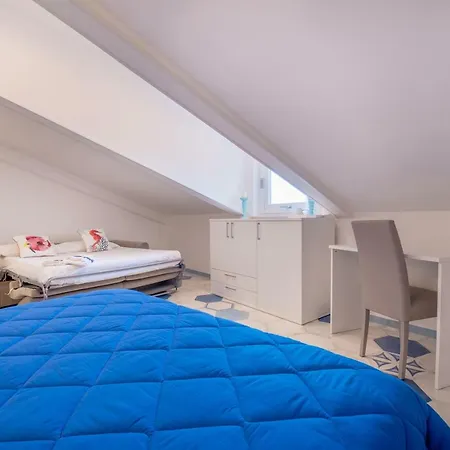 Pensión Caruso Sea View 3*