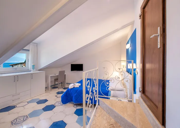 Caruso Sea View 3*